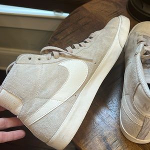 Women’s Nike Blazer Mid 77’ Vintage Style high tops 917862-005